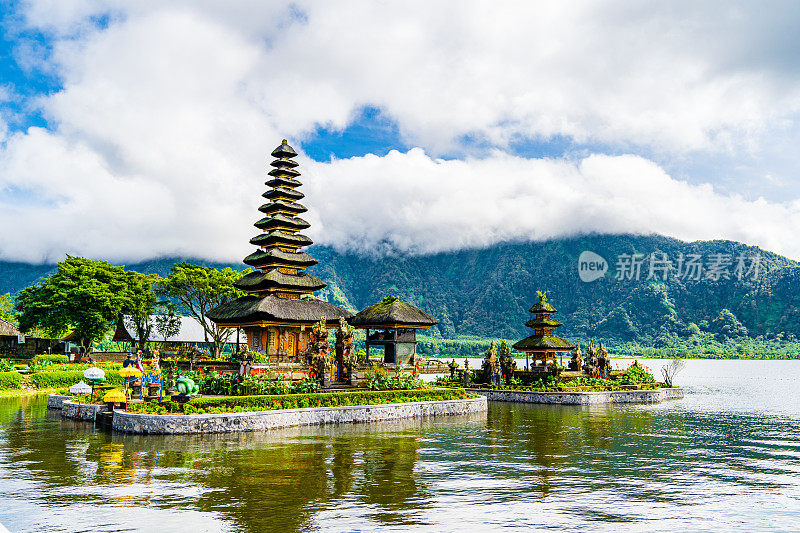 Pura Beji Ulun Danu在巴厘岛的水寺庙工作